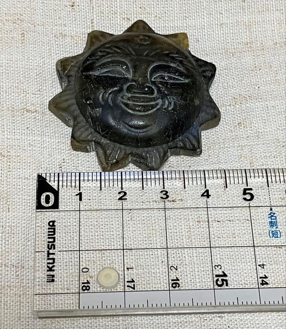 太陽の置物　天然石ラブラドライト