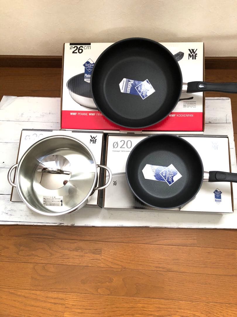 WMFドイツ製高級フライパン26㎝ 20㎝、両手鍋20㎝ガラス蓋付き3点セット