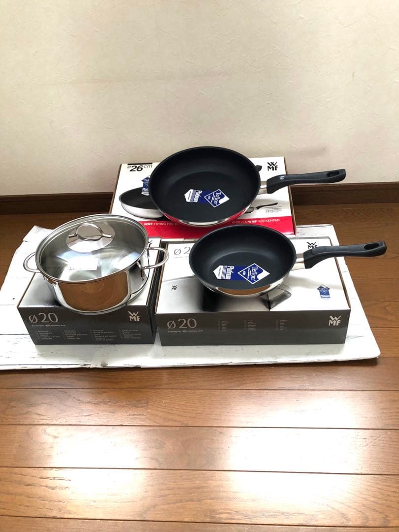 WMFドイツ製高級フライパン26㎝ 20㎝、両手鍋20㎝ガラス蓋付き3点セット