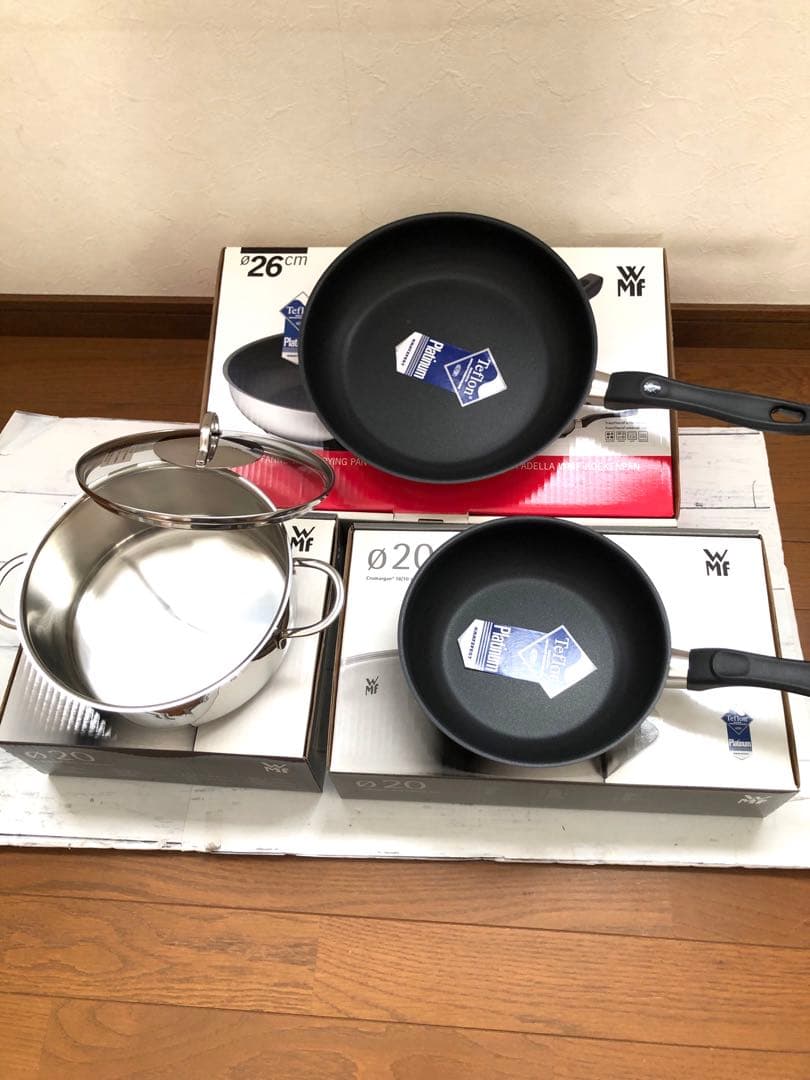 WMFドイツ製高級フライパン26㎝ 20㎝、両手鍋20㎝ガラス蓋付き3点セット