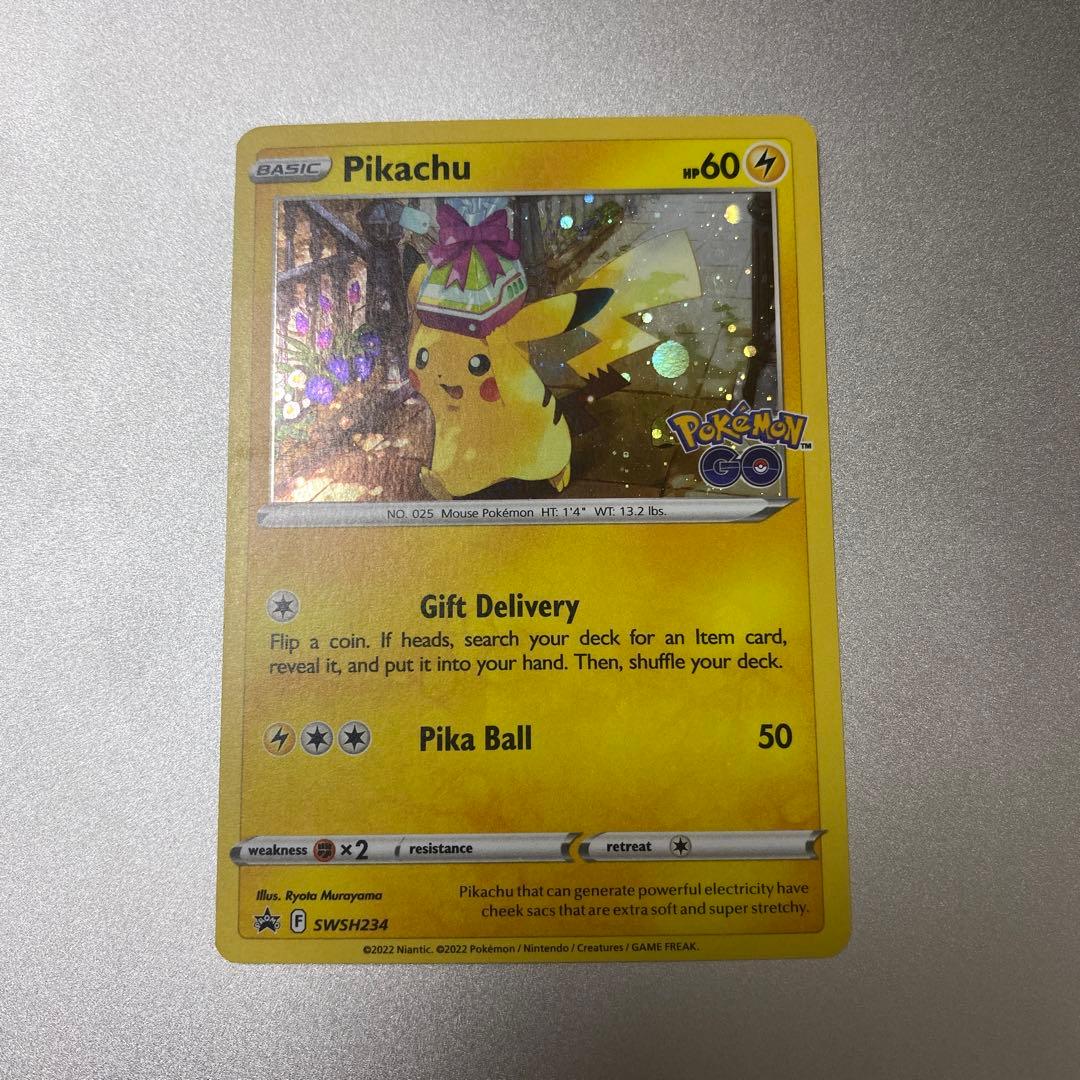 ピカチュウ 英語版ポケモンカード キラ プロモ おとどけギフト - メルカリ