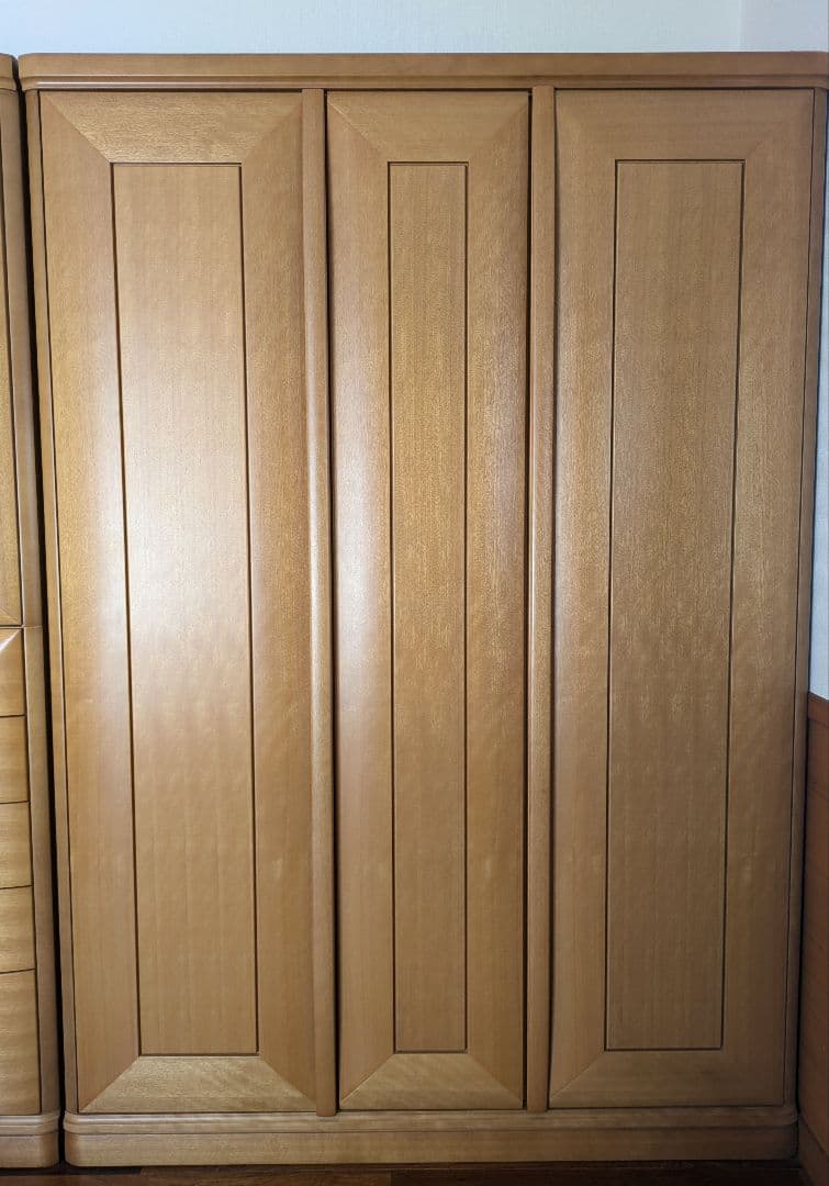 美品】府中家具 3枚扉 桐製家具 婚礼家具 洋服ダンス 洋ダンス - メルカリ