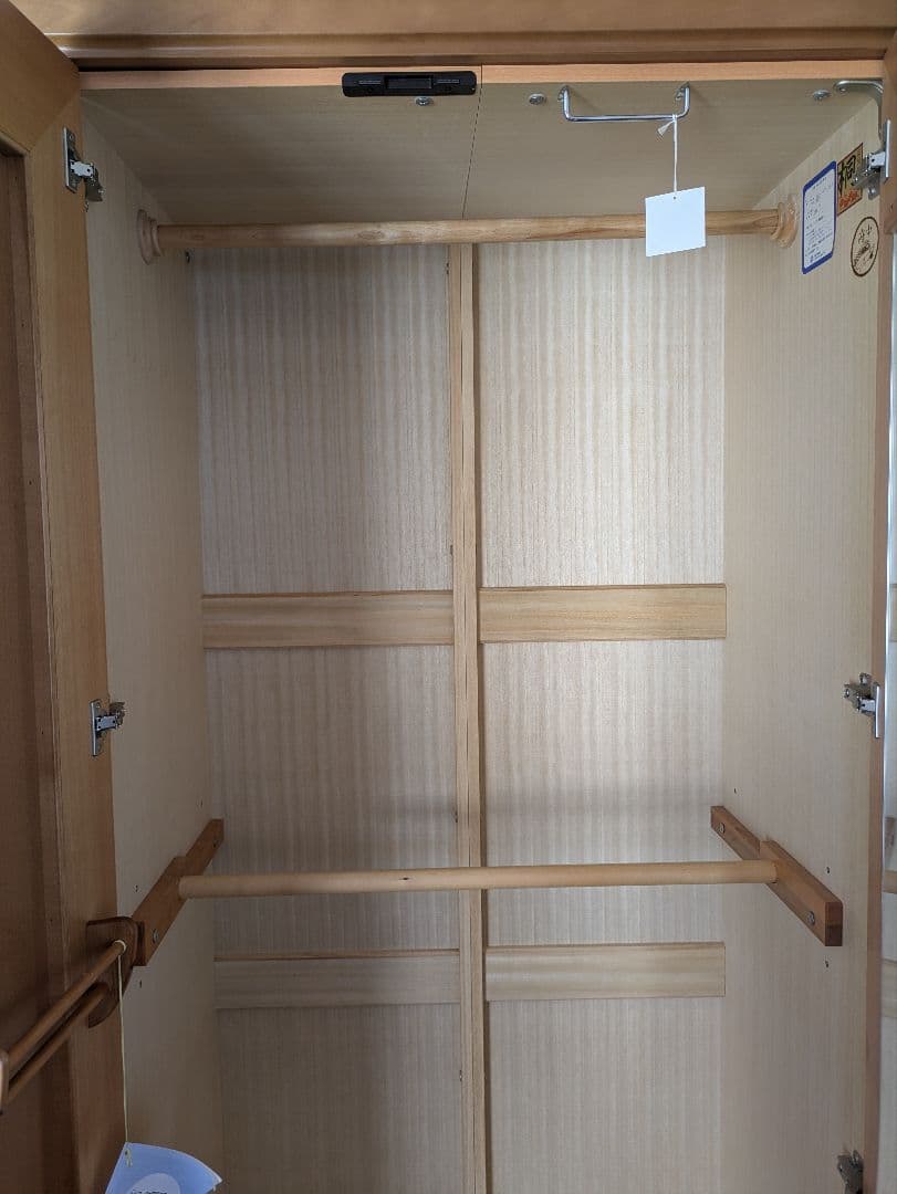 美品】府中家具 3枚扉 桐製家具 婚礼家具 洋服ダンス 洋ダンス - メルカリ