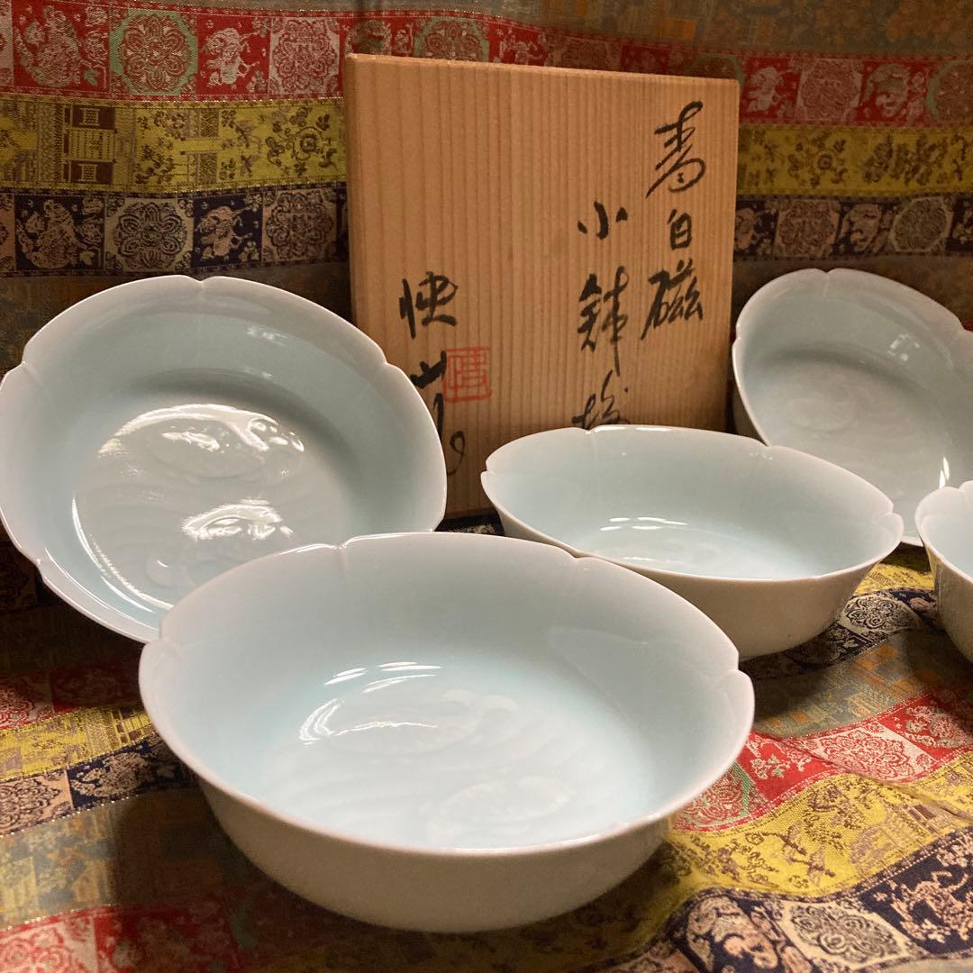 人間国宝　塚本快示　快山窯　青白磁双魚文輪花小鉢5枚銘々皿　未使用桐箱　作陶歴付