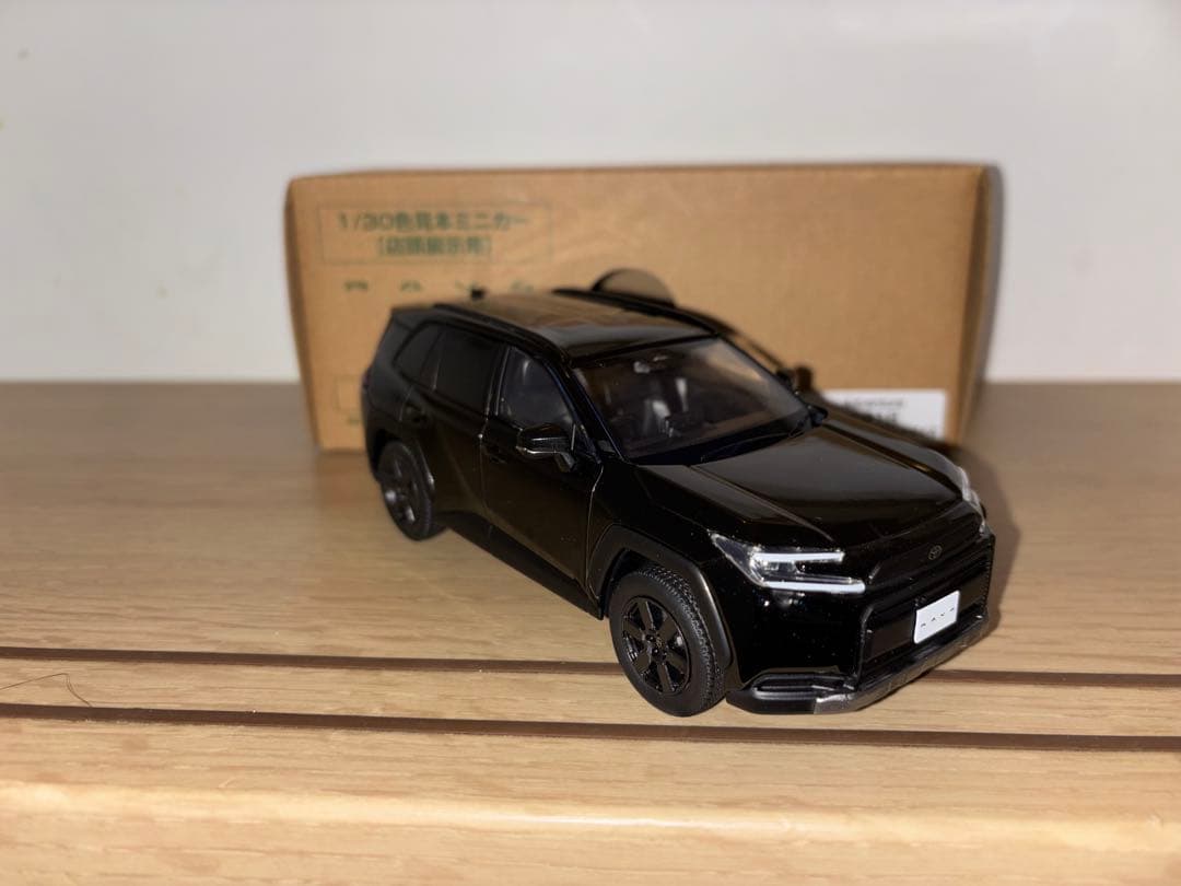 今日のみRAV4 ミニカー カラーサンプル アティチュードブラックマイカ