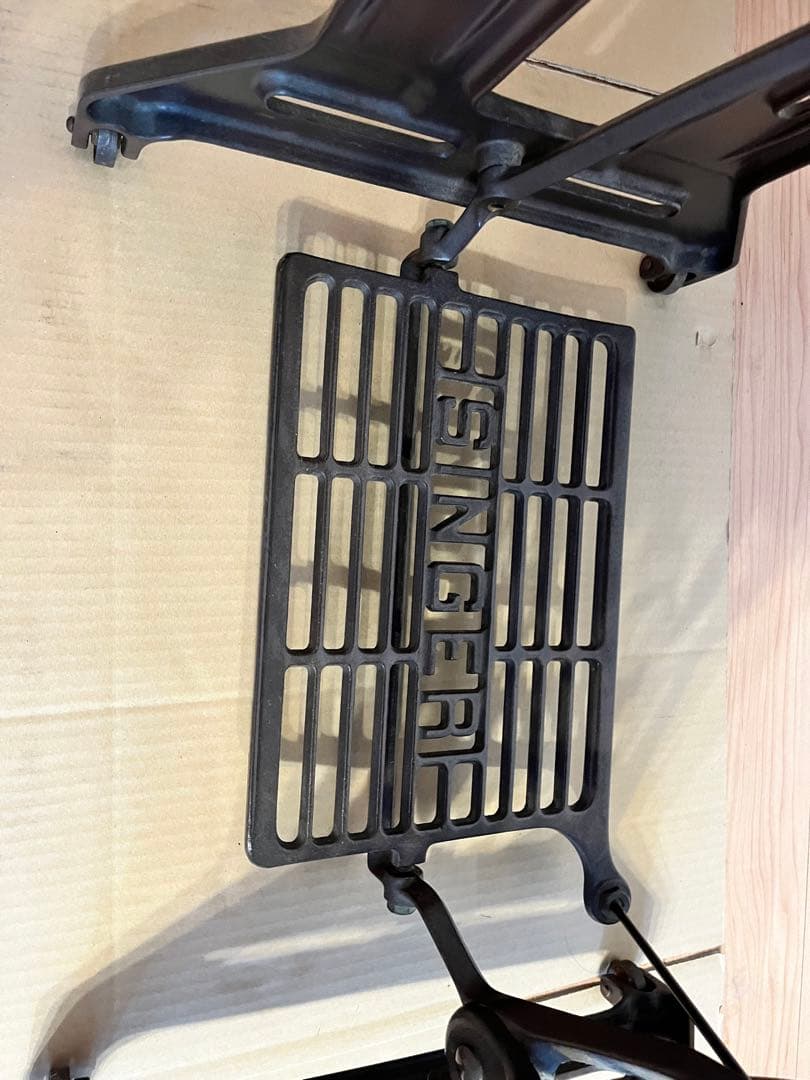 アンティーク　ソーイングマシンテーブル