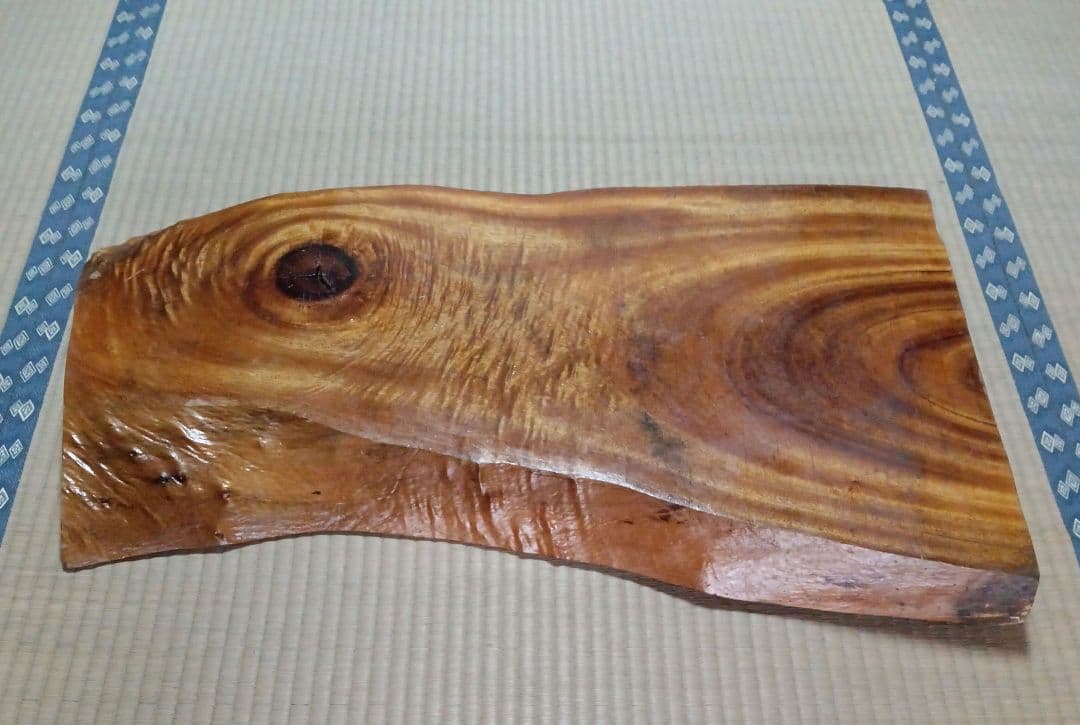 ::木製の置物 花台　下敷き　不規則な形状 約80×50cm　厚み約6cm