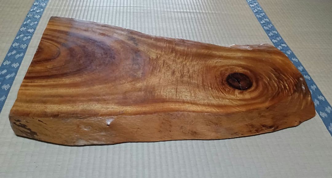 ::木製の置物 花台　下敷き　不規則な形状 約80×50cm　厚み約6cm