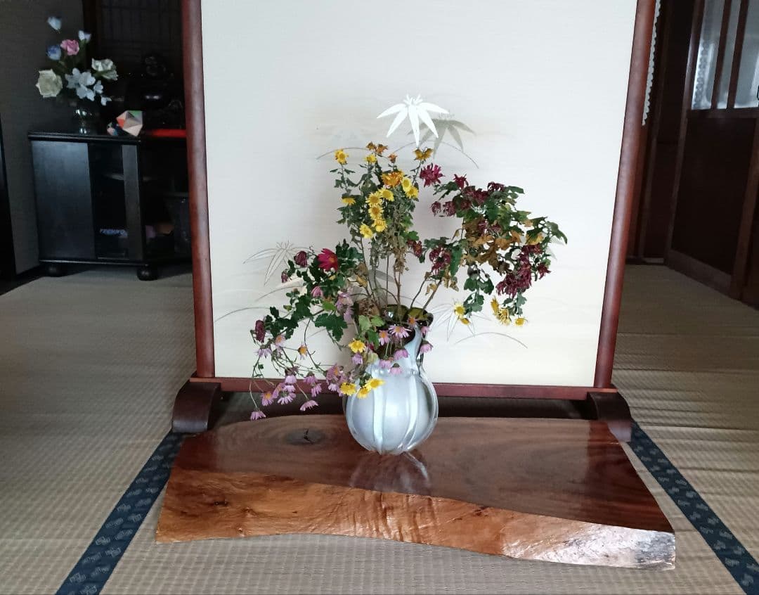 ::木製の置物 花台　下敷き　不規則な形状 約80×50cm　厚み約6cm