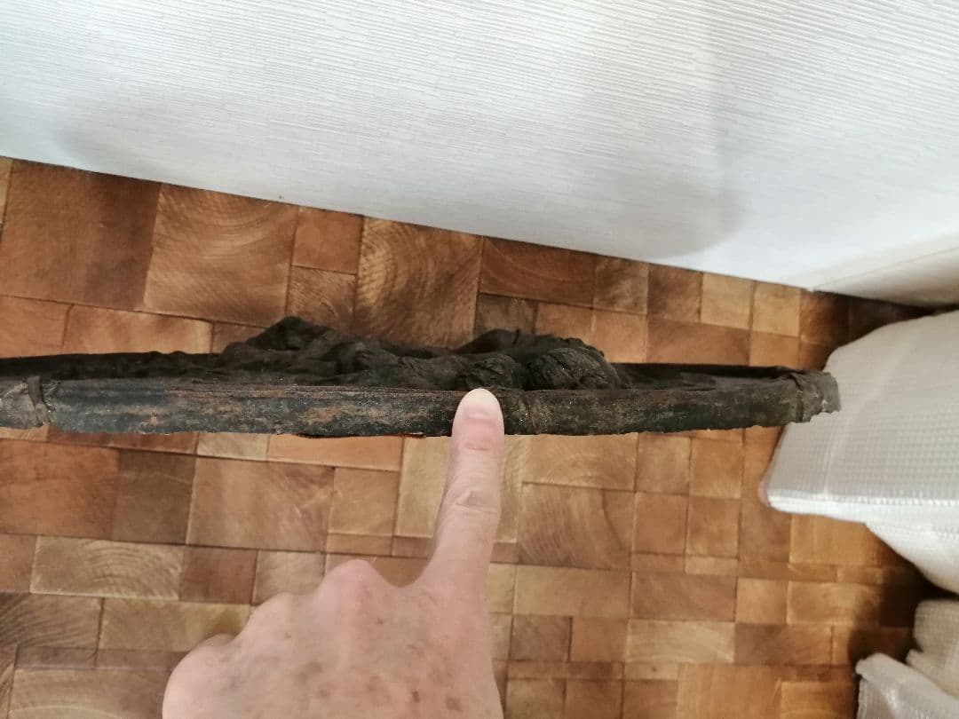 ブロンズ調 立体絵画 古典的浮彫り男女と天使像の金属製オブジェ