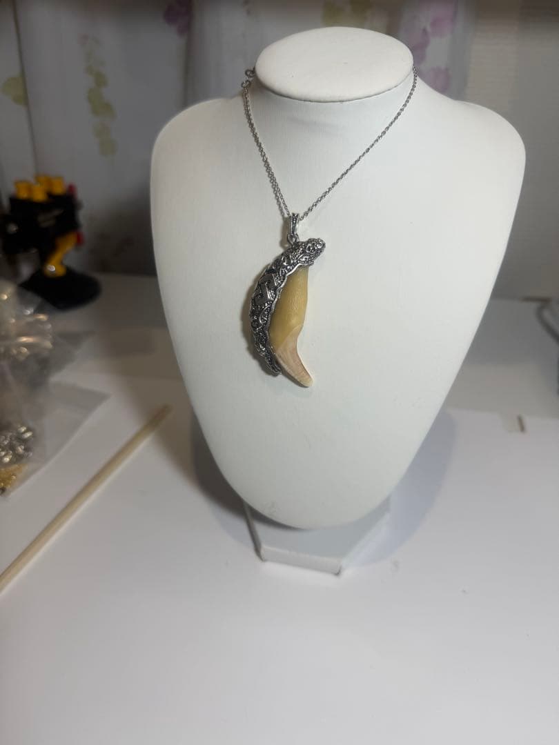 熊牙　ツキノワグマ　熊の牙　熊歯　ネックレス　キーホルダー　新作　送料無料