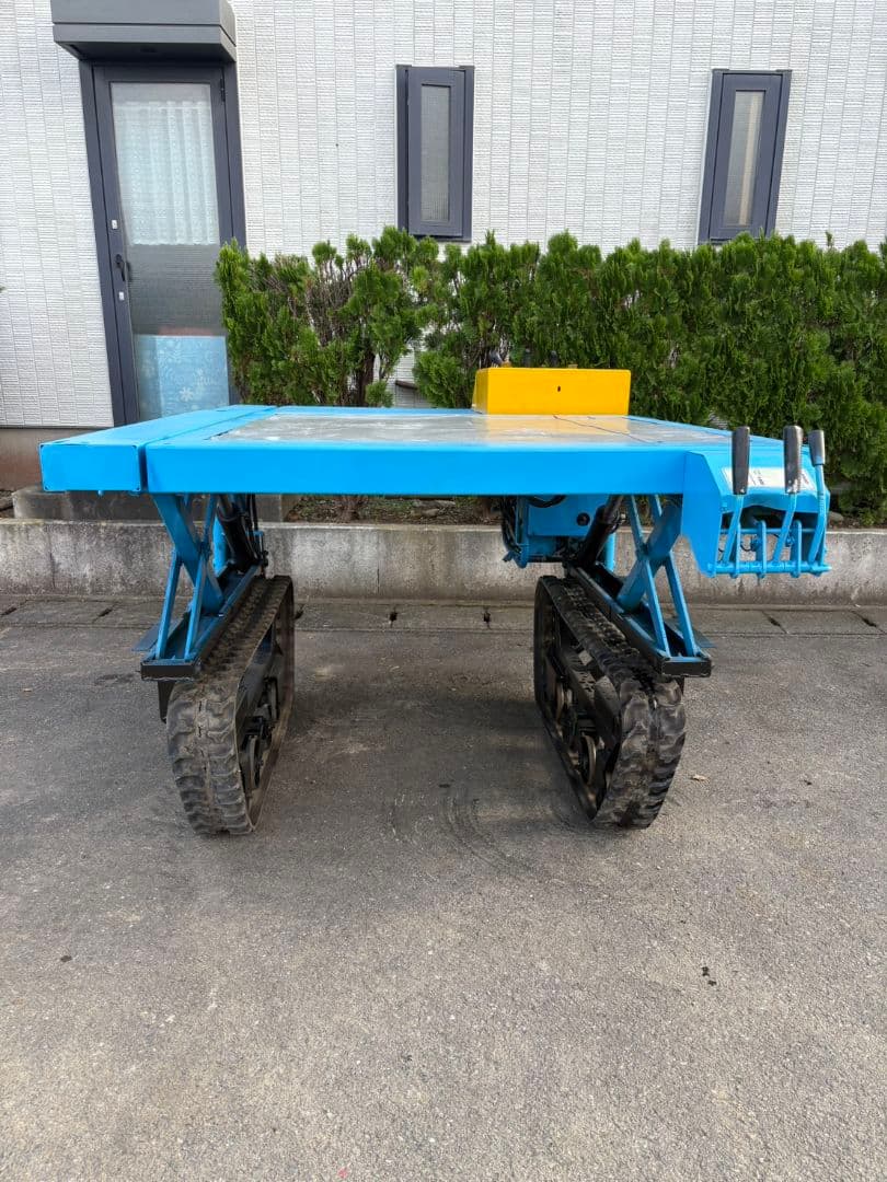 筑水キャニコムCV60テイブルランド高床式クローラー運搬車 油圧を上げ下げする