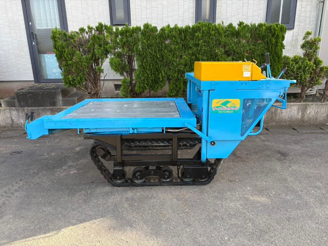 筑水キャニコムCV60テイブルランド高床式クローラー運搬車 油圧を上げ下げする