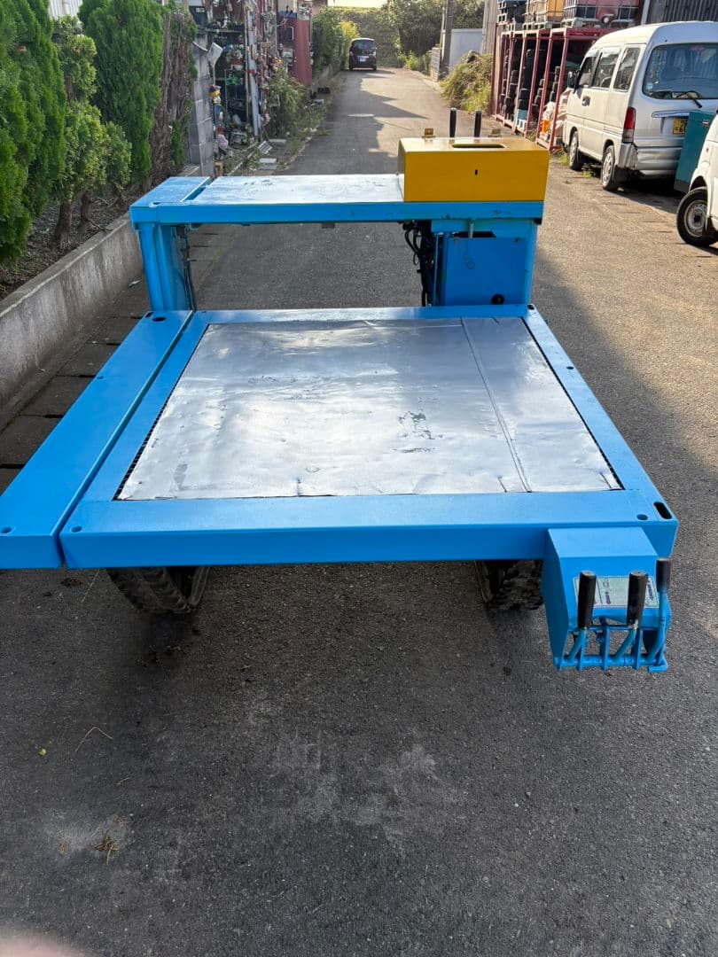 筑水キャニコムCV60テイブルランド高床式クローラー運搬車 油圧を上げ下げする