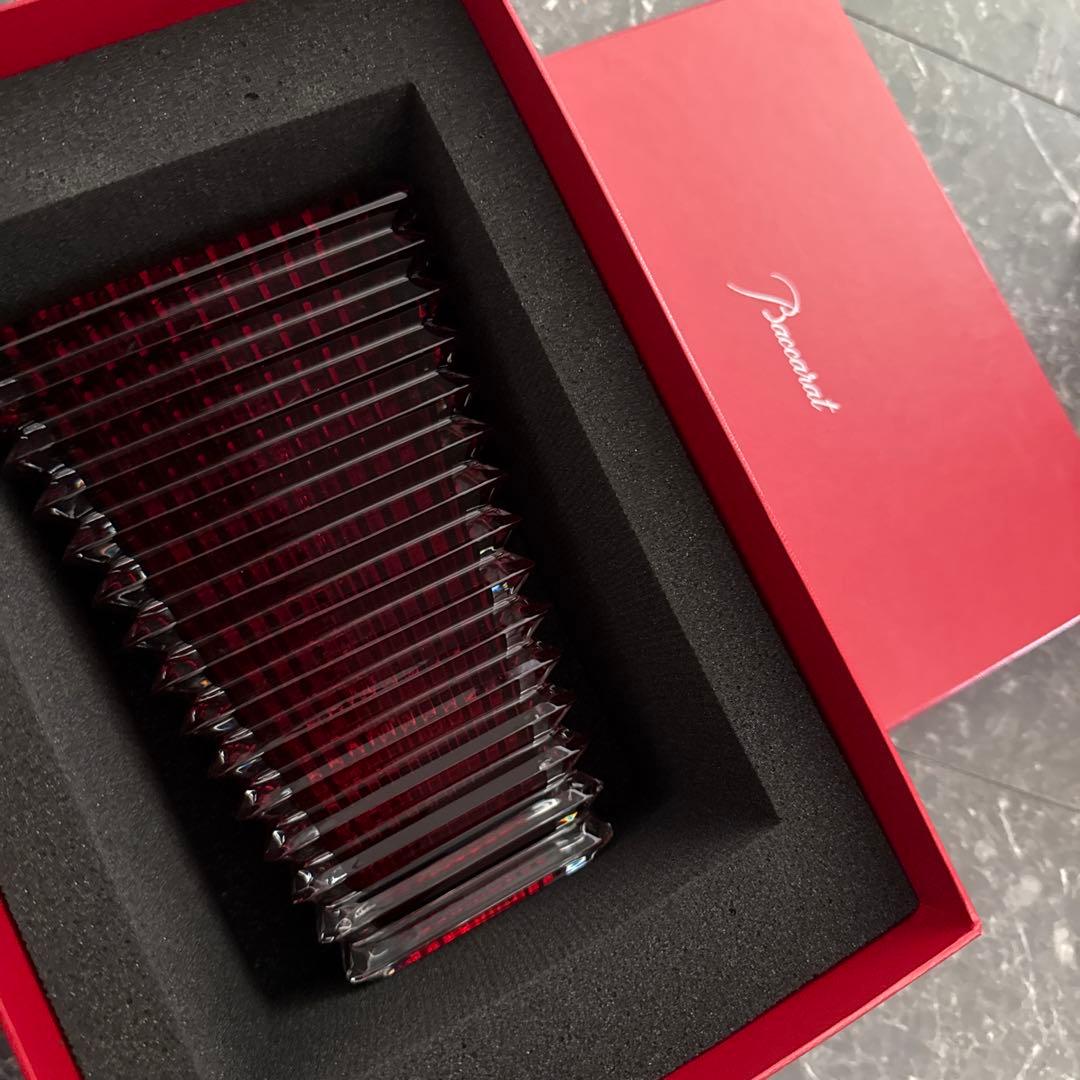 バカラ　花瓶　赤