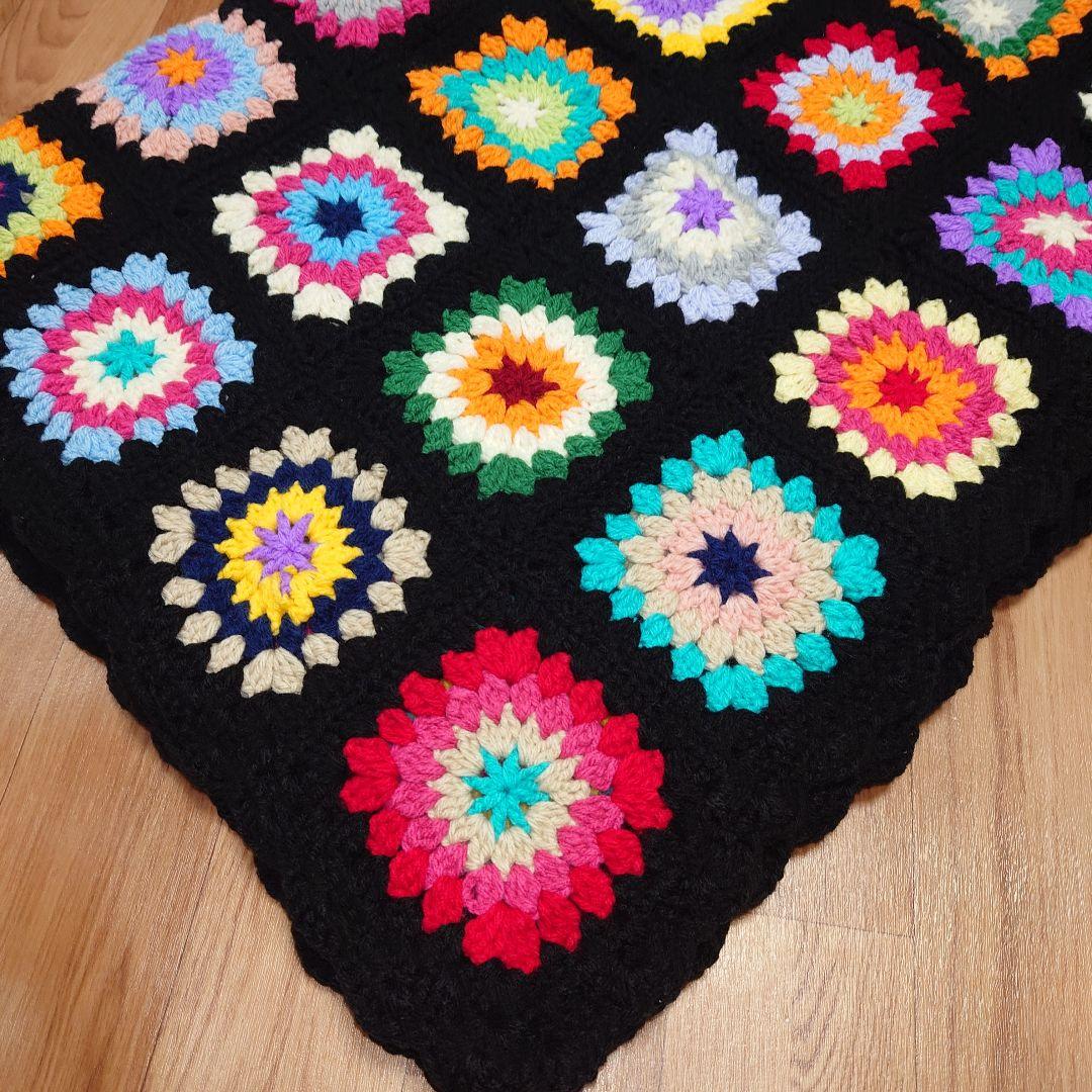 マルチカバー　グラニースクエア　モチーフ編み　ベットカバー