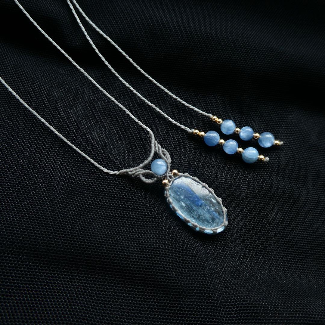 バイカラーカイヤナイトのマクラメネックレス