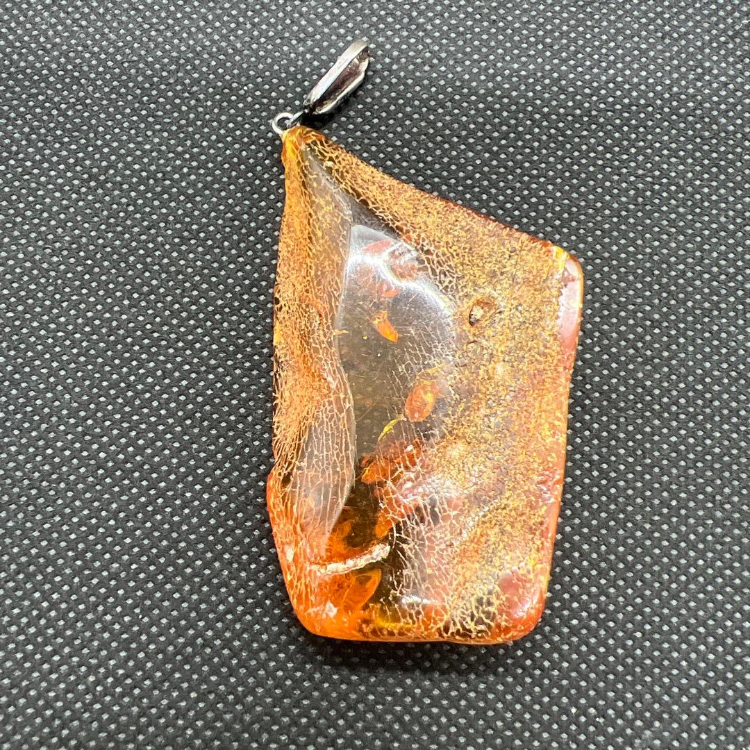 アンバー　琥珀『こはく』虫入りトップ　ペンダント本体長さ約6.5cm