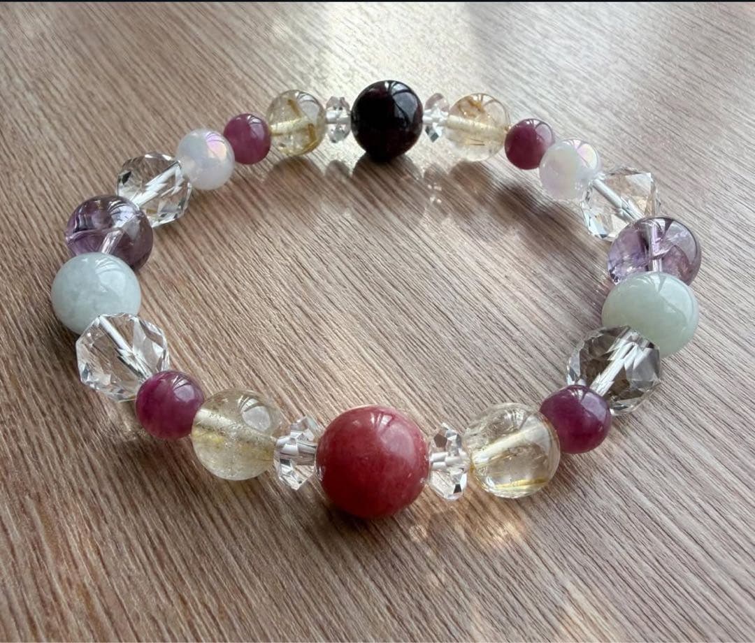 ピンクベースの【人気運、恋愛運、健康運、金運アップ】デザインブレス