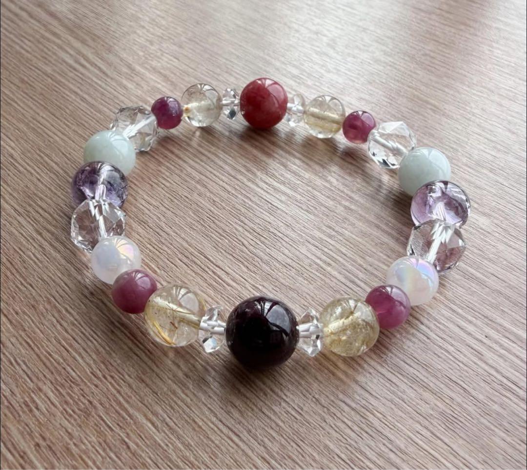 ピンクベースの【人気運、恋愛運、健康運、金運アップ】デザインブレス