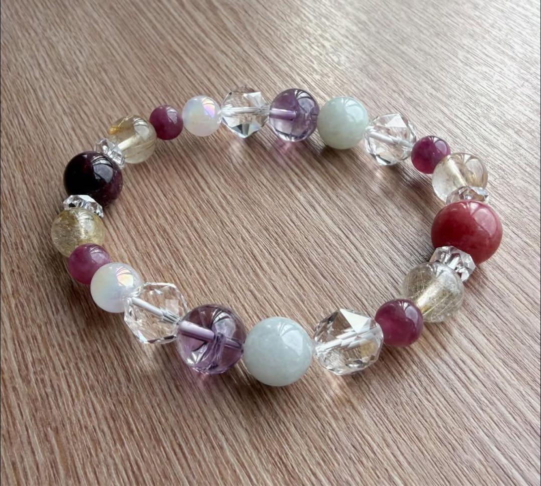 ピンクベースの【人気運、恋愛運、健康運、金運アップ】デザインブレス