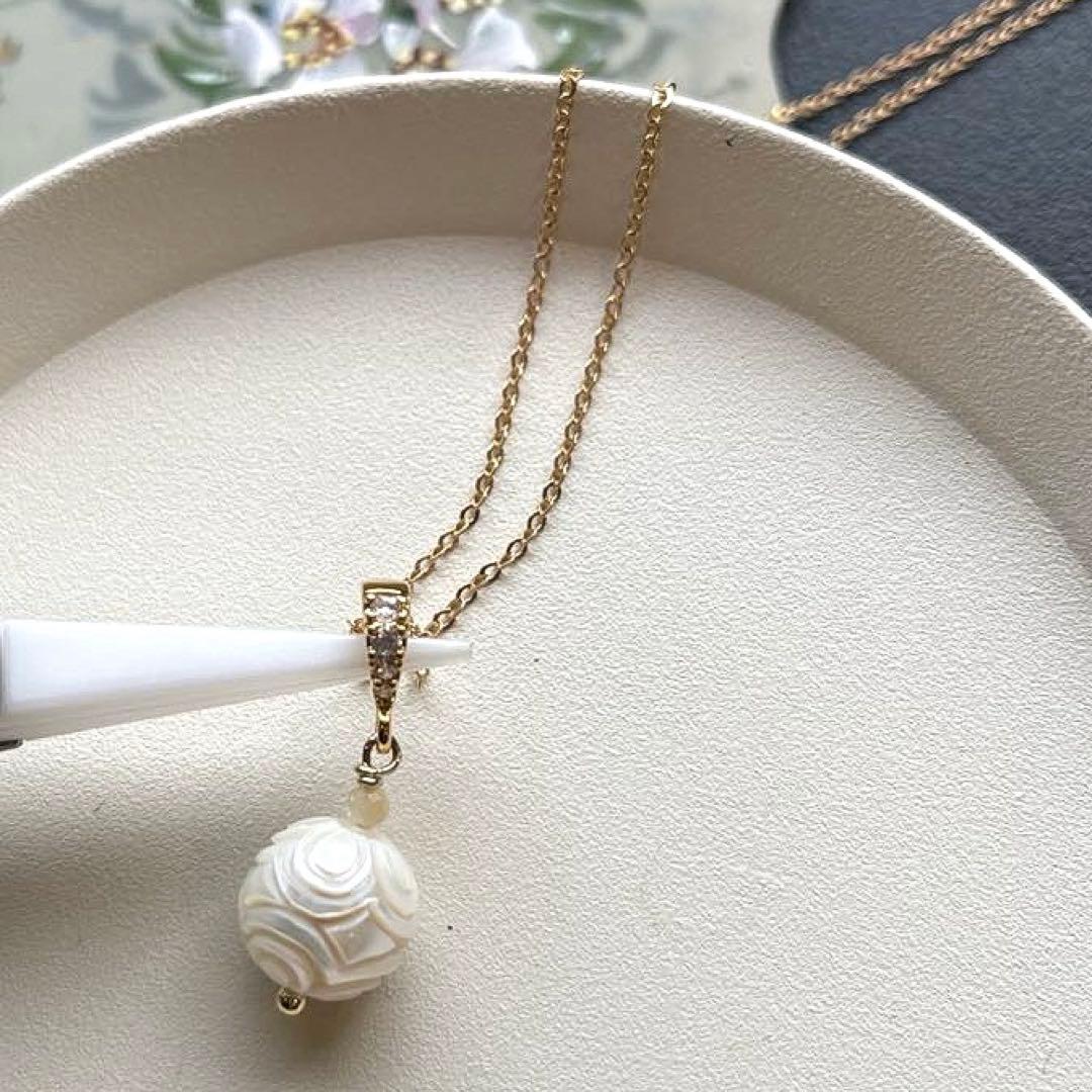 白蝶真珠フラワーカービング＊ペンダントトップ