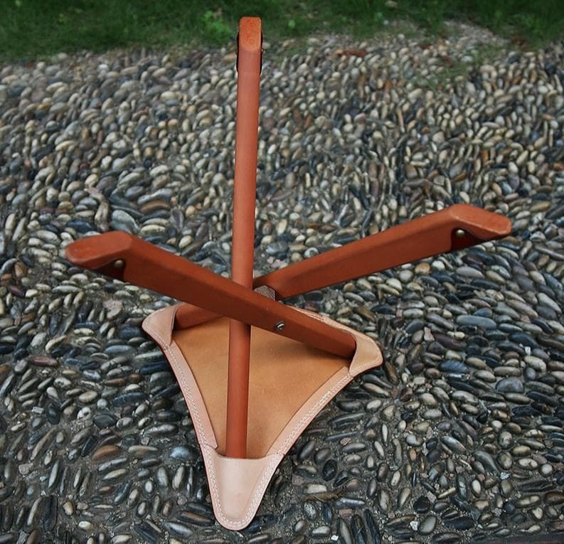 希少 レザースツール 椅子 牛革 唐草 カービング キャンプ アウトドア