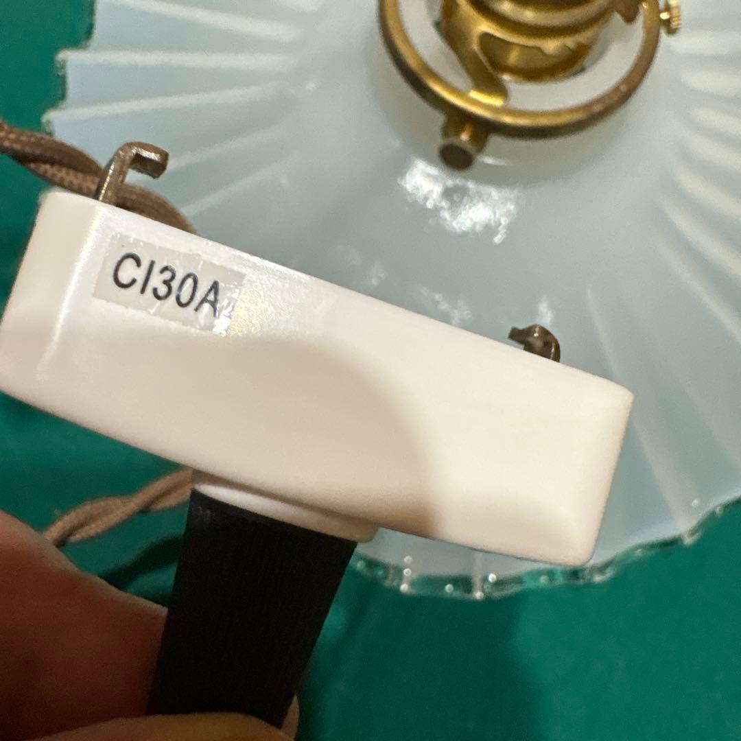 ③ミルクガラス　ペンダントライトビンテージ