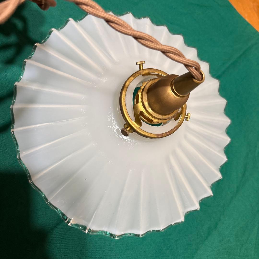 ③ミルクガラス　ペンダントライトビンテージ