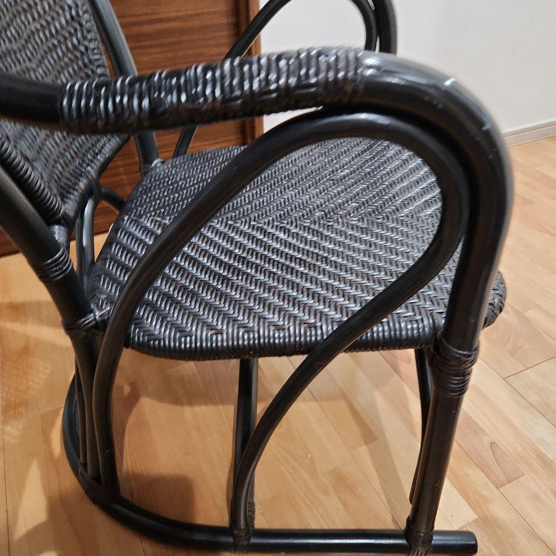 KAZAMA黒のラタンアームチェア