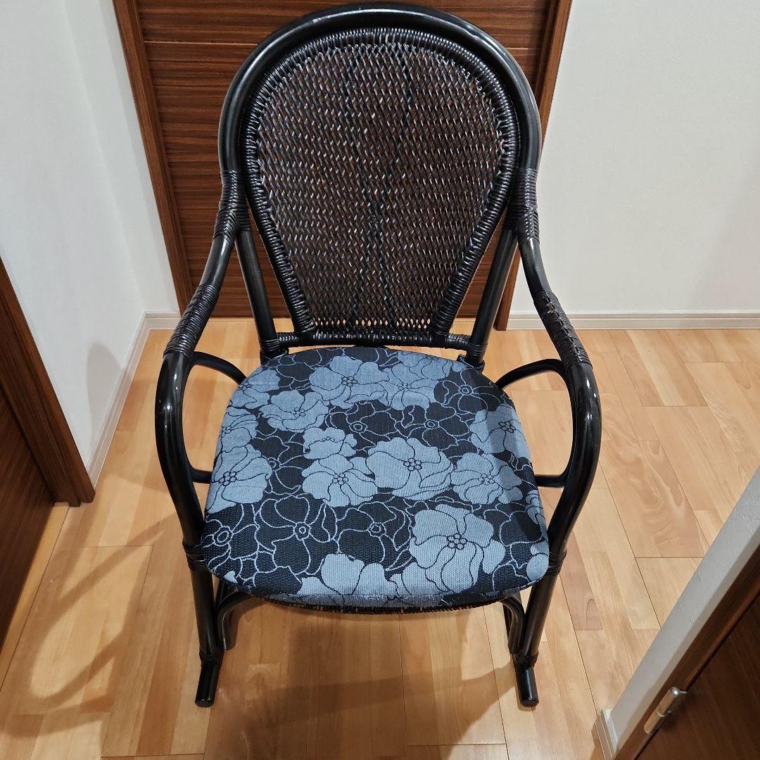 KAZAMA黒のラタンアームチェア