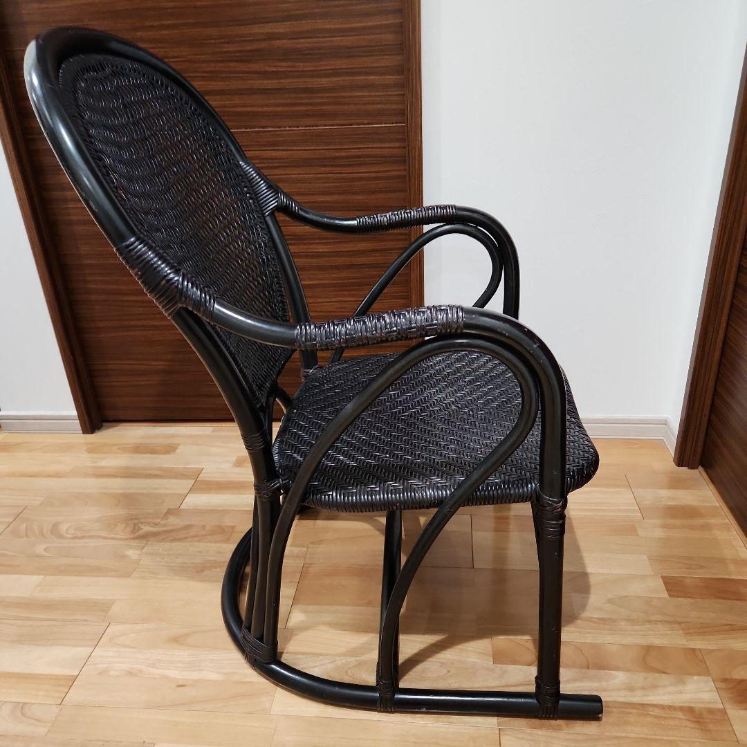 KAZAMA黒のラタンアームチェア