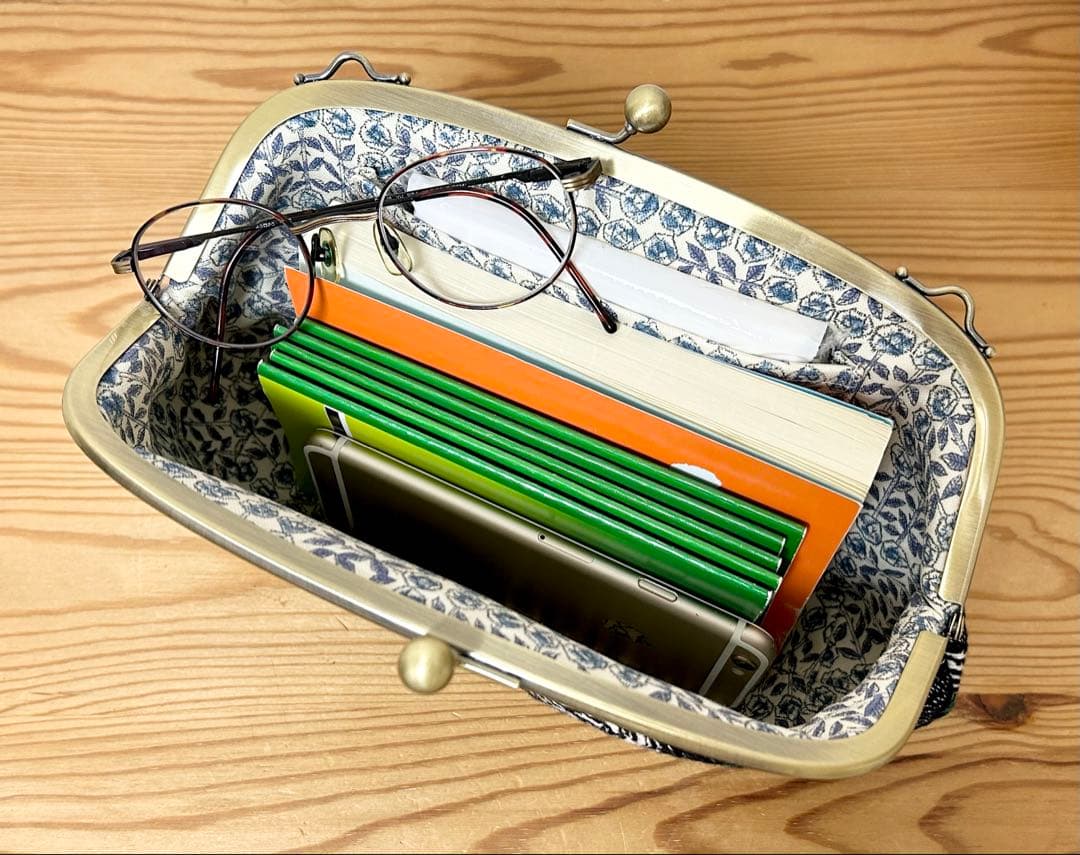 ハンドメイド がま口バッグ ポーチ クラッチ rosy ネイビー　ミナペルホネン