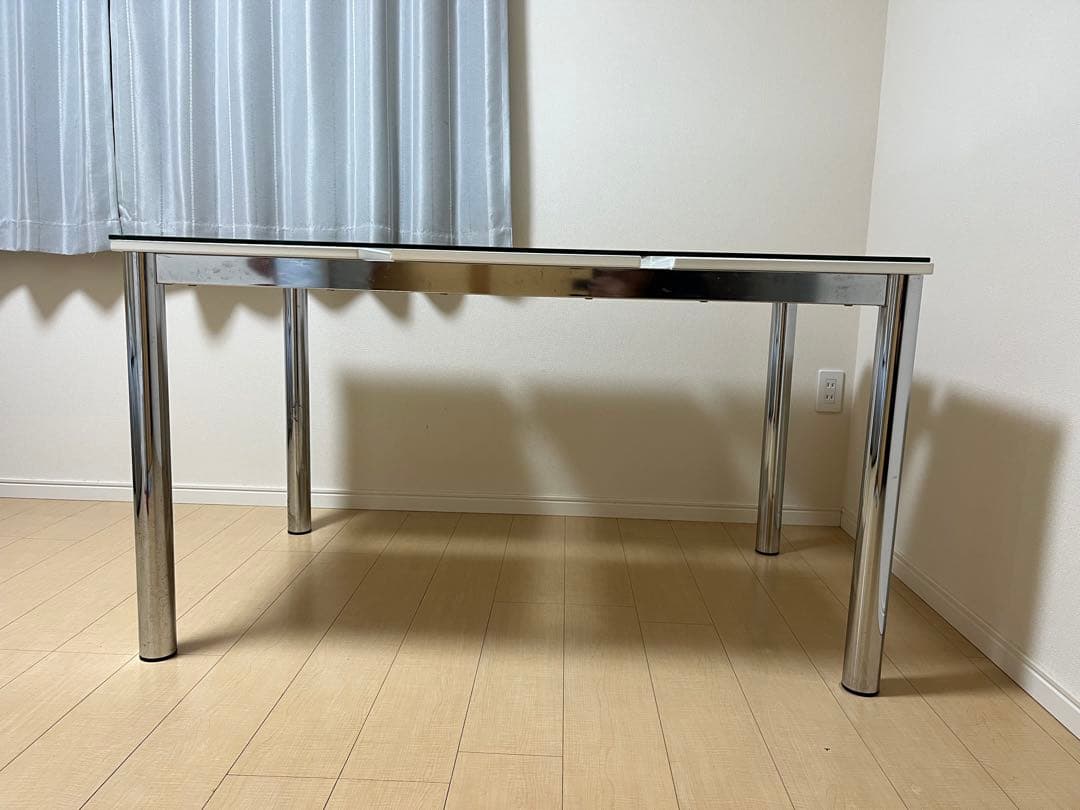 ガラステーブル