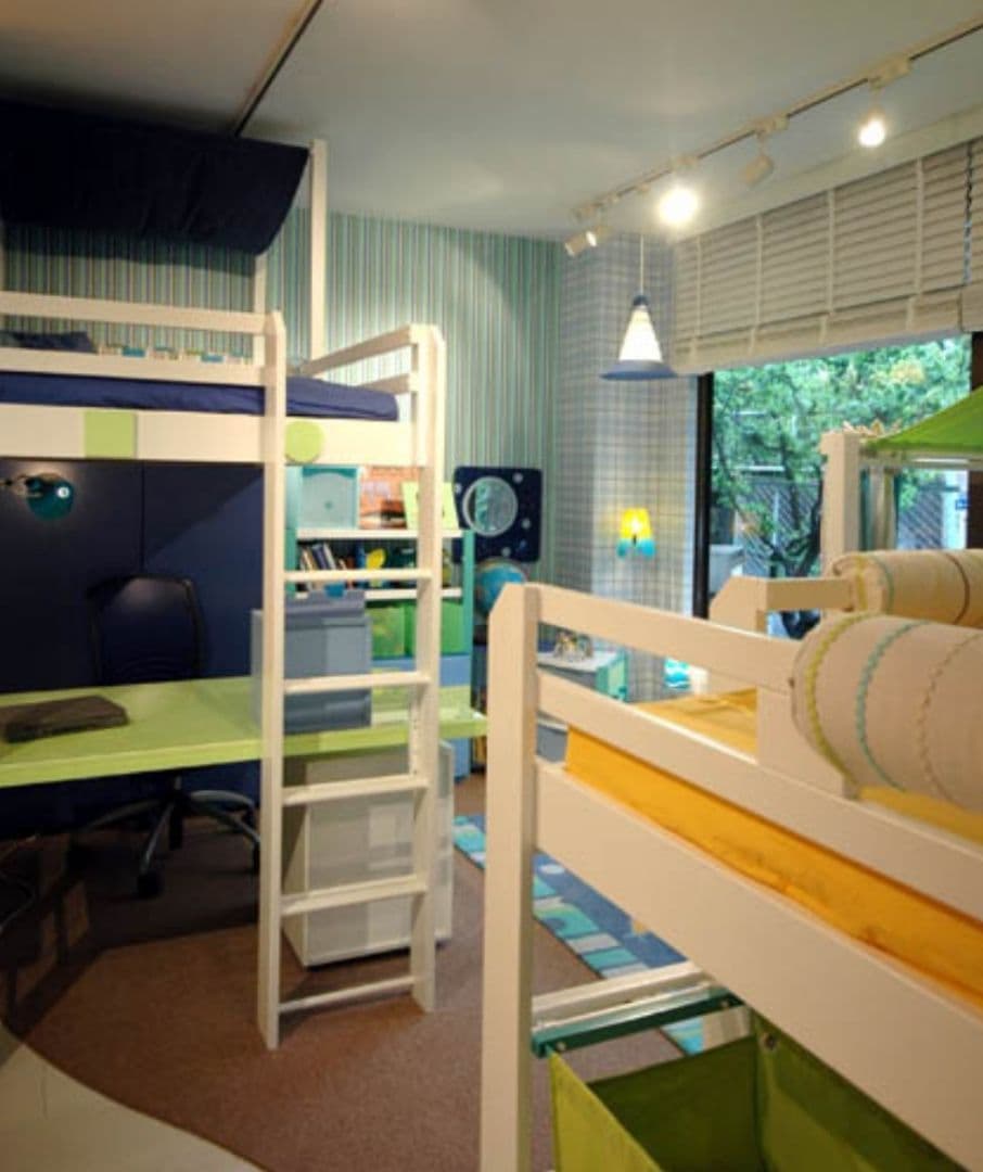 vibel東京·青山 子供部屋 ミラー 鏡 宇宙 星 キッズルーム 円形窓風