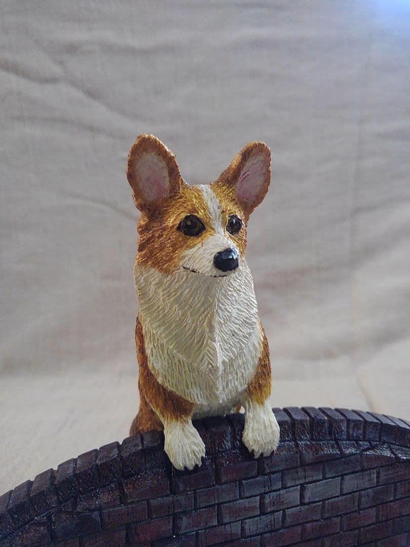 木彫りのコーギー2体 番犬編 - メルカリ
