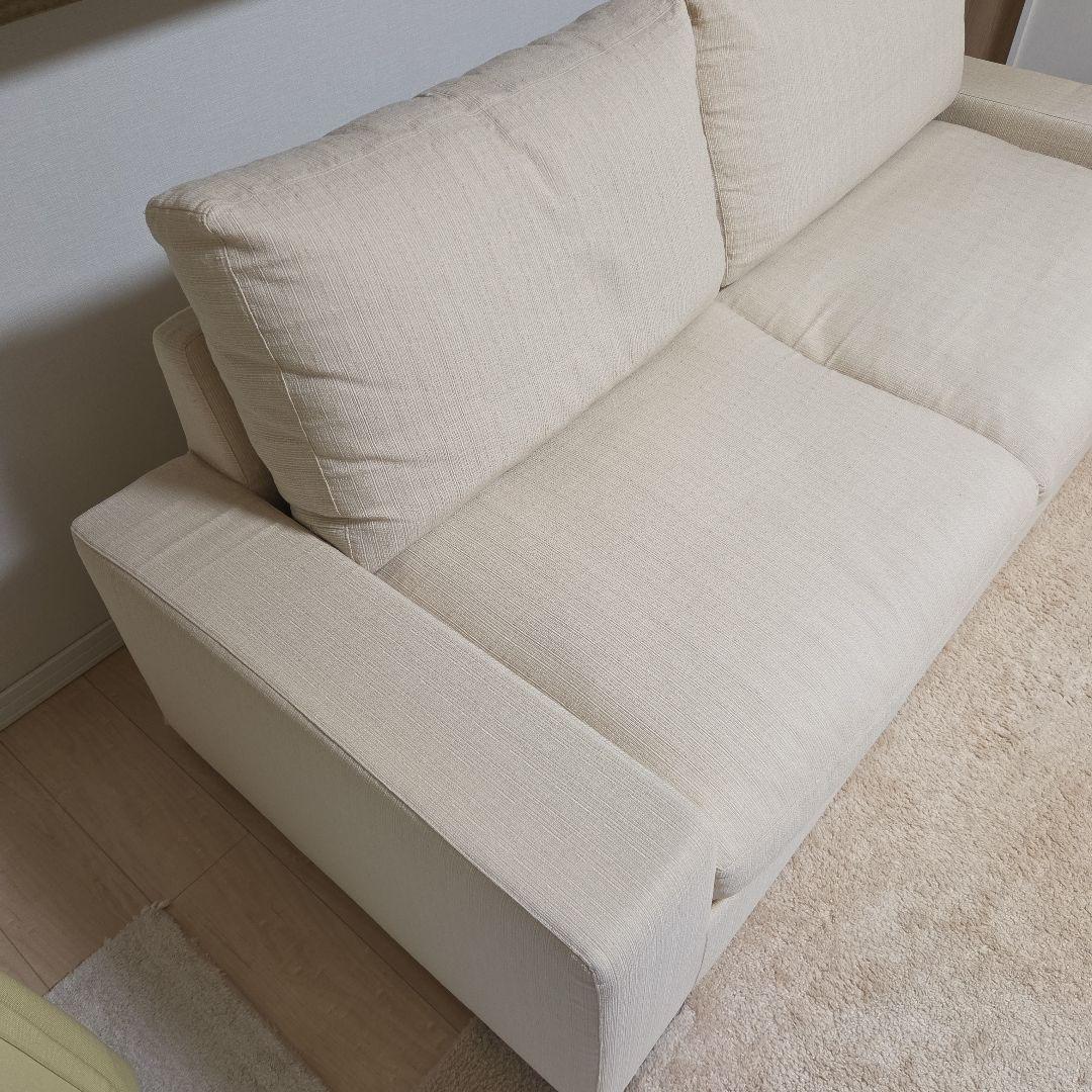 ベージュ色 3人掛けソファー