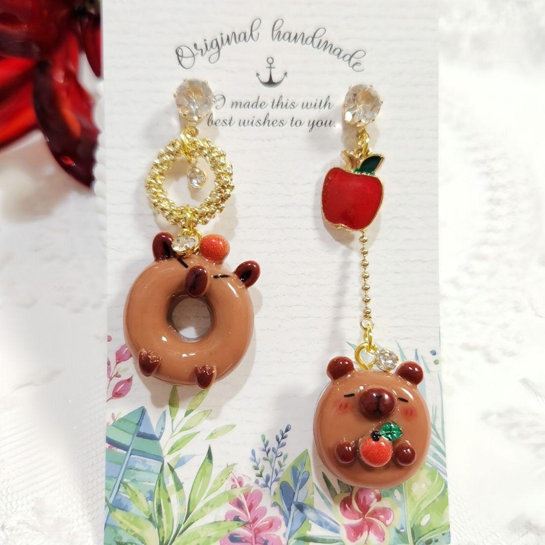 １点限定❣️苺大好きカピバラちゃんのクリームサンドとドーナツのキラキラピアス♡