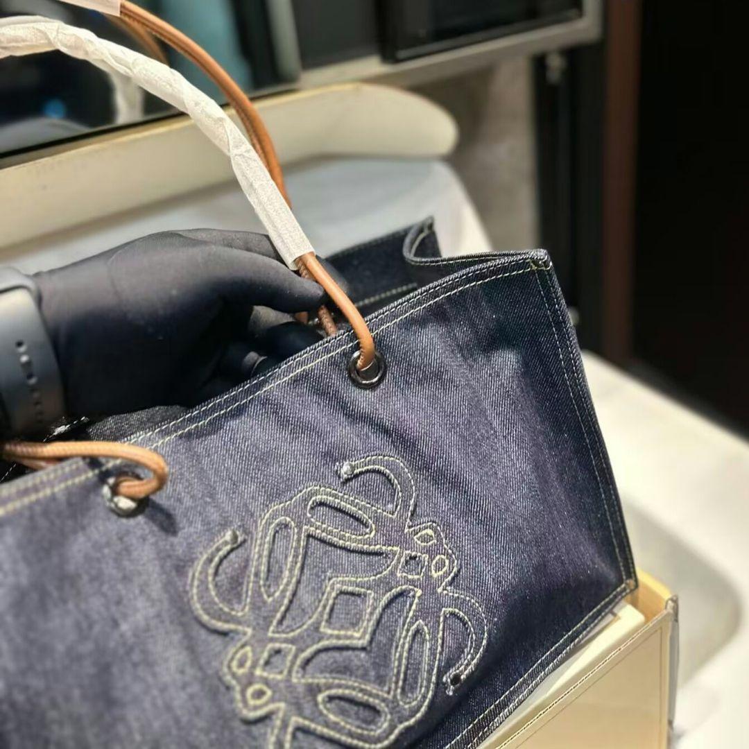 ロエベのトートバッグです