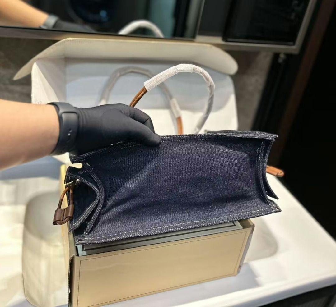 ロエベのトートバッグです