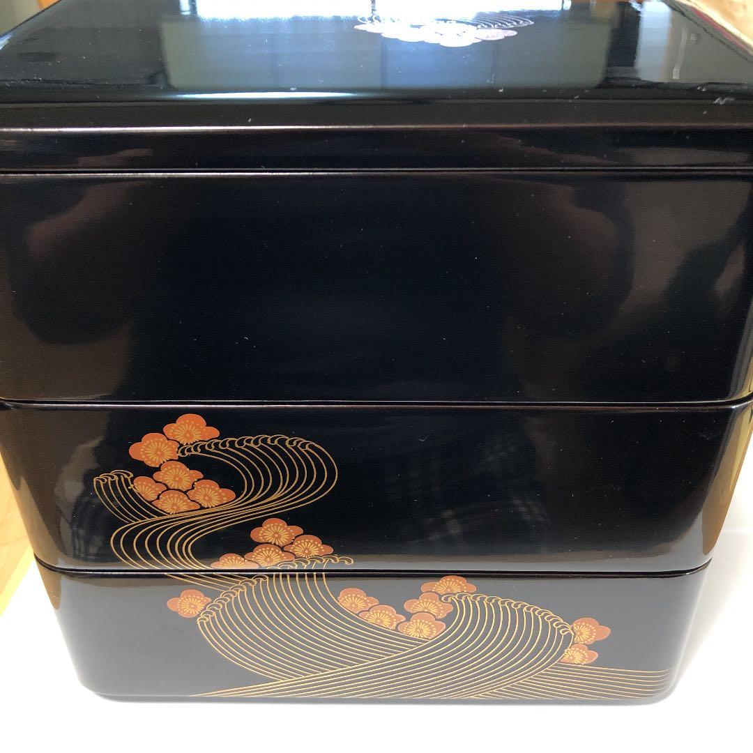 天然木漆器塗り上蓋三面梅青海波蒔絵三段重桐箱入り