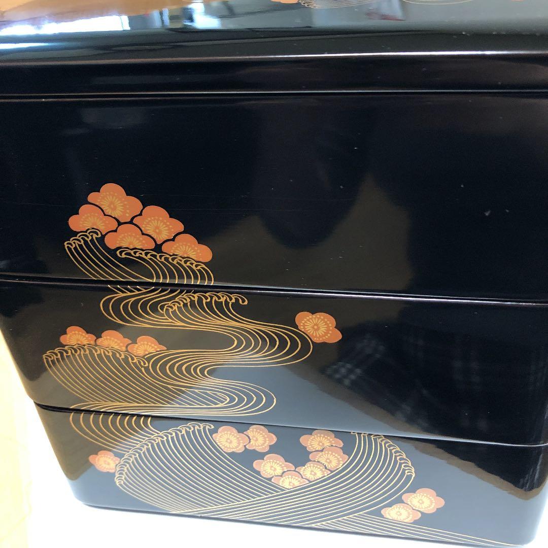 天然木漆器塗り上蓋三面梅青海波蒔絵三段重桐箱入り