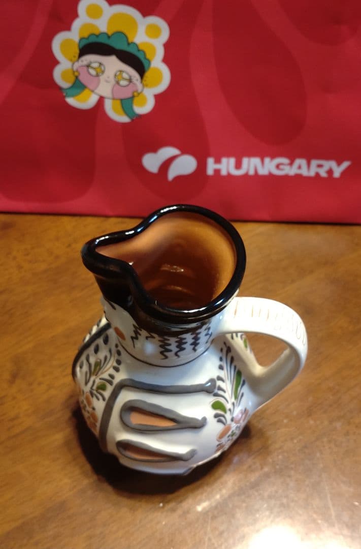 大阪関西万博 ハンガリーパビリオン ミシュカワイン差し