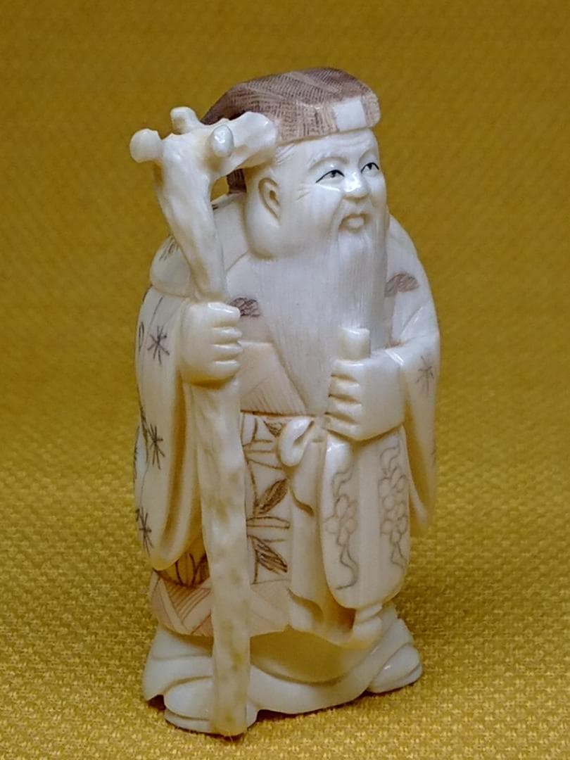 人形　天然素材　彫刻　彫像　根付　置物　インテリア　工芸品　美術品　A2504