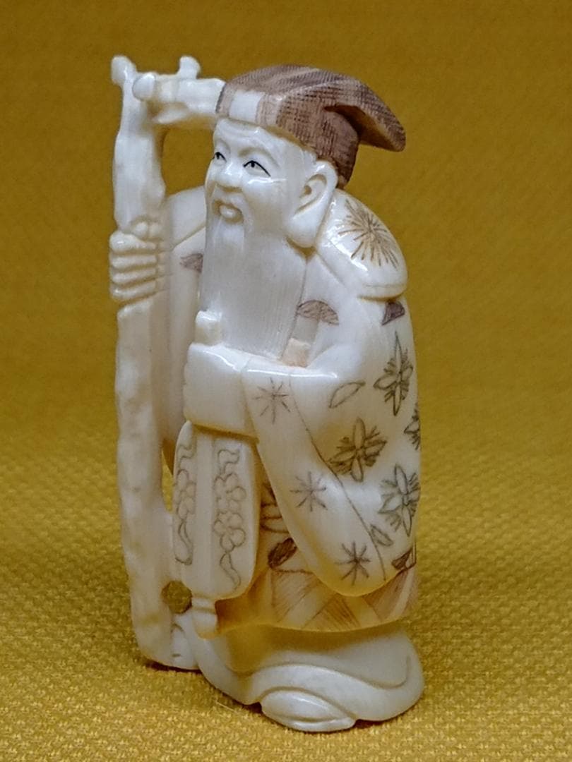 人形　天然素材　彫刻　彫像　根付　置物　インテリア　工芸品　美術品　A2504