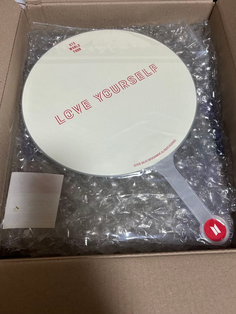 新品未開封 BTS テヒョン テテ V うちわ＆フラッグ 公式7点 - メルカリ