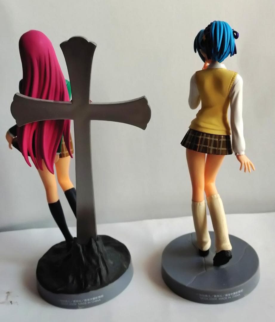 ロザリオとバンパイアフィギュア２体まとめ売り　黒乃胡夢と赤夜萌香　中古品箱無