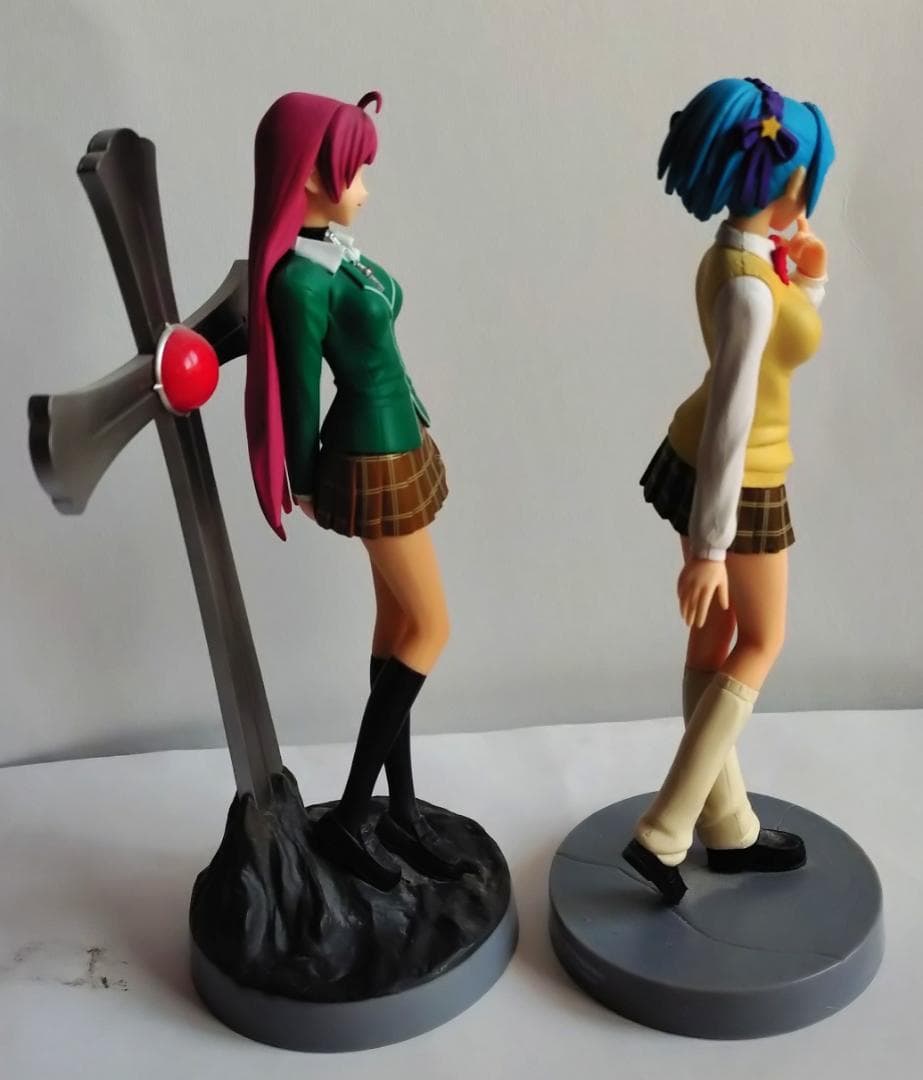 ロザリオとバンパイアフィギュア２体まとめ売り　黒乃胡夢と赤夜萌香　中古品箱無