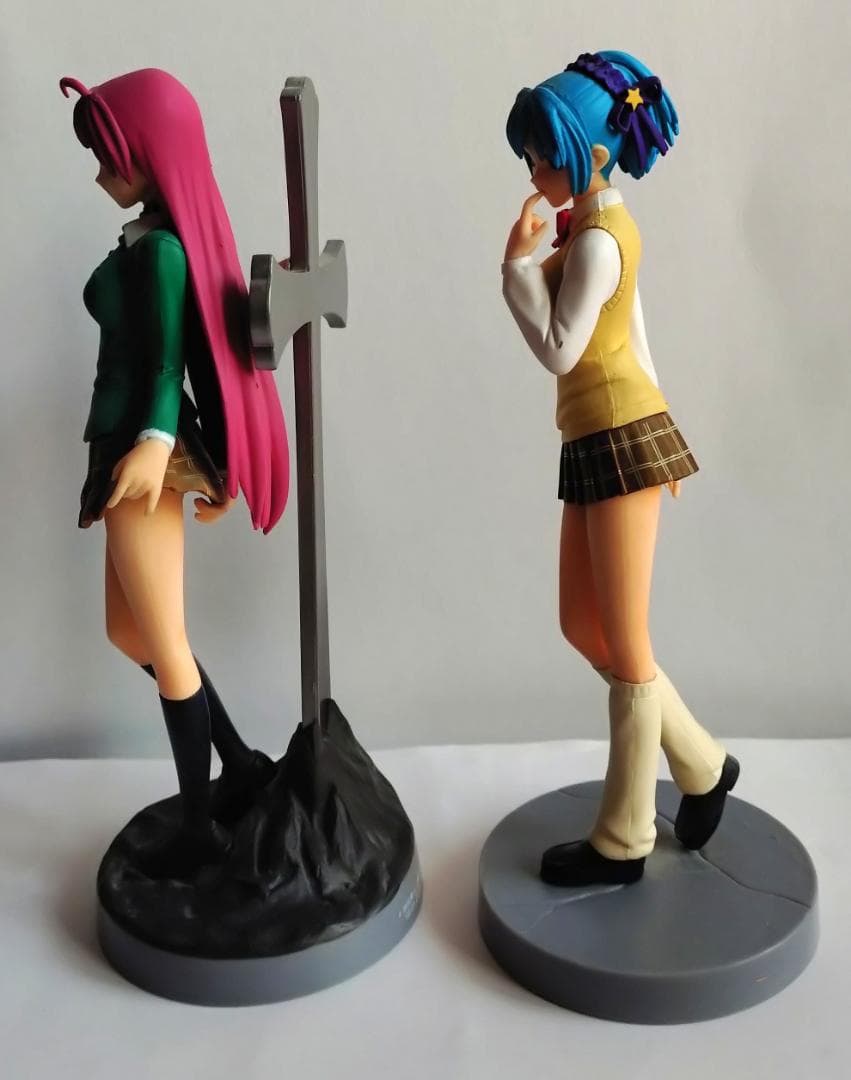 ロザリオとバンパイアフィギュア２体まとめ売り　黒乃胡夢と赤夜萌香　中古品箱無