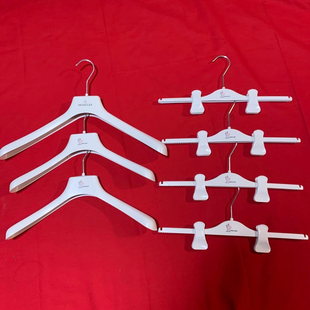 MONCLER ホワイトハンガー 3本、パンツハンガー4本のセット - メルカリ